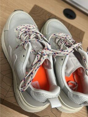 Veja Natural White Low-Top Sneakers with Multicolor Laces